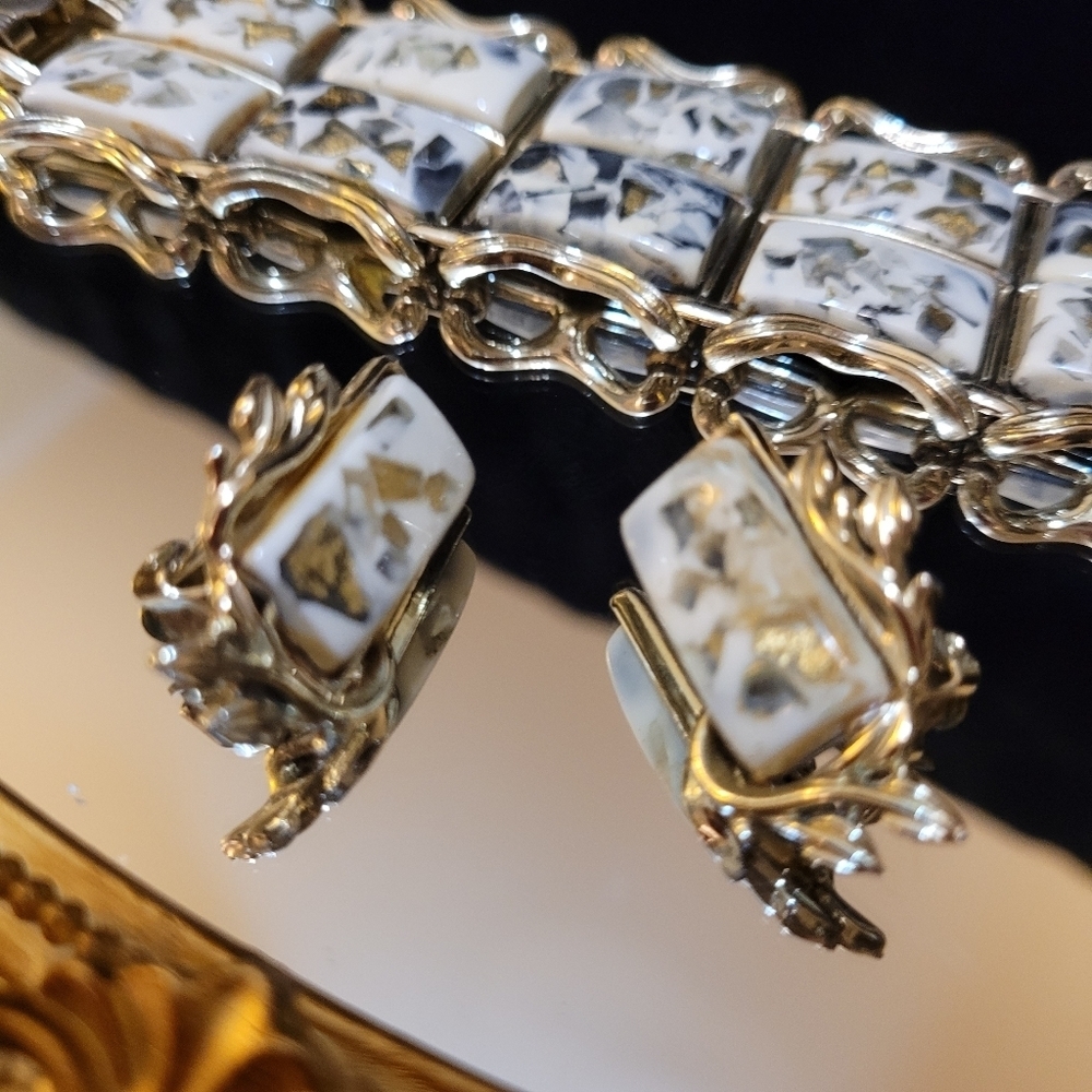 Rare Vintage Enamel Gold Flaked Coro Ornate Gold  Bracelet & Earrings Set - Picture 9 of 16